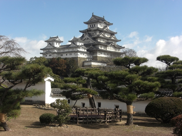 File:Himeji Castle.jpg