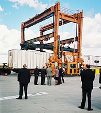 Movable container crane
