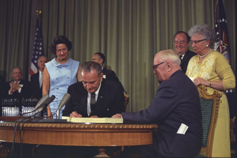 File:Lyndon Johnson signing Medicare bill, with Harry Truman, 30 July, 1965.jpg