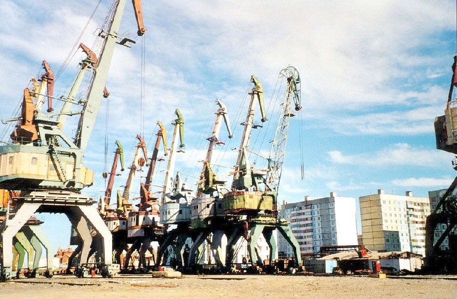 Industrial cranes in Dudinka, Russia.jpg