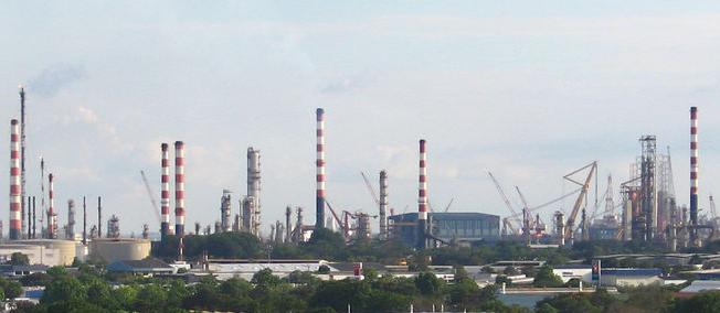 File:Jurong, Singapore shipyards-Petrochemical plants.jpg