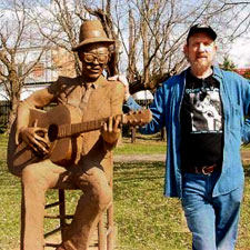 File:Rex Bell at Lightnin' Hopkins statue.jpg