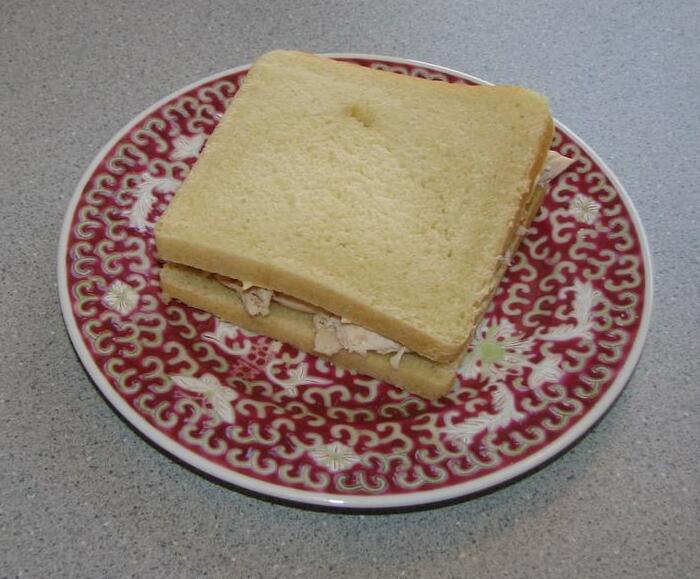 File:Bread 10 Chicken Sandwich.jpg