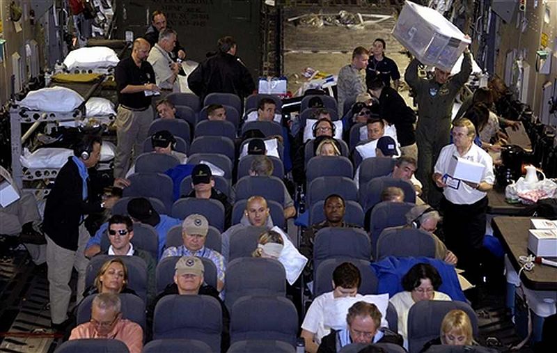 File:JCOC aboard a C-17 Globemaster on April 19, 2008 -2.jpg