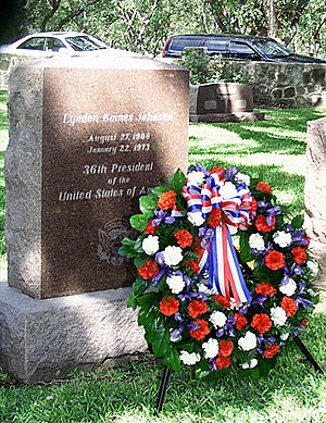 Lyndon Baines Johnson grave cropped.jpeg