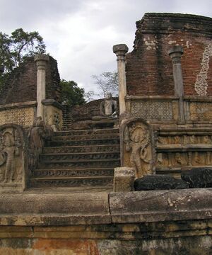 Polonnaruwa ruins.jpg