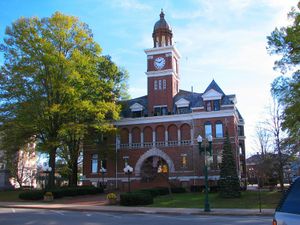 800px-Henry County Tennessee Courthouse 24nov05.jpg