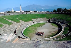 Pompeii amphitheatre, 2002.jpg
