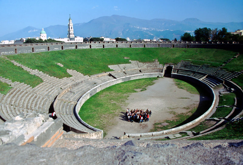 File:Pompeii amphitheatre, 2002.jpg
