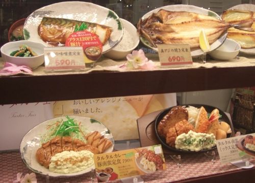 Japanese restaurants often display plastic replicas of many dishes, so diners can see exactly what to expect.