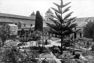 (PD) Photo: Hallett-Tayllor The quadrangle and garden at Mission Santa Barbara in 1905.