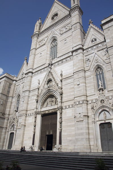File:Naples Cathedral front, 2011.jpg