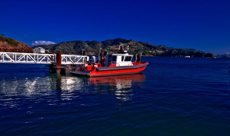 File:20071017 Tiburon fire boat.jpg