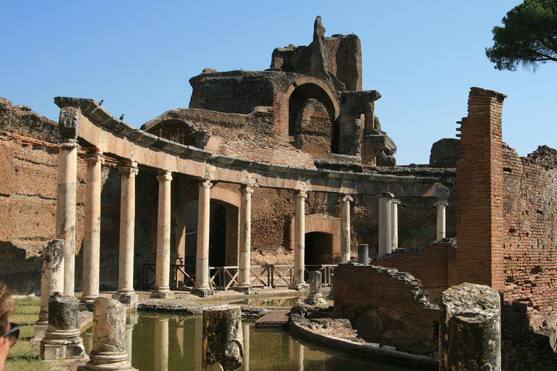 File:Hadrian's Villa, 2010.jpg