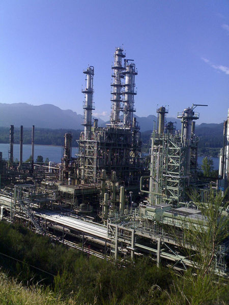 File:Chevron's Burnaby, Vancouver refinery.jpg