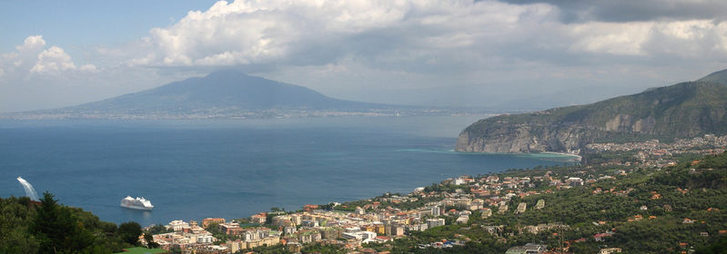 File:Bay of Naples, 2007.jpg
