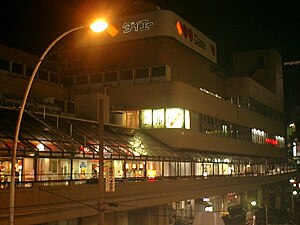 Daiei Kyobashi store at night.jpg