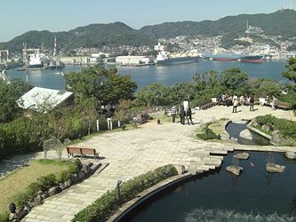Glover Garden (グラバー園 Gurabaa-en) in Nagasaki consists of several preserved European-style houses and gardens, overlooking the busy modern port.