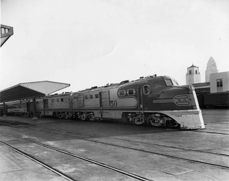 File:ALCO DL109 and DL110 with Super Chief at LAUPT circa 1941.jpg