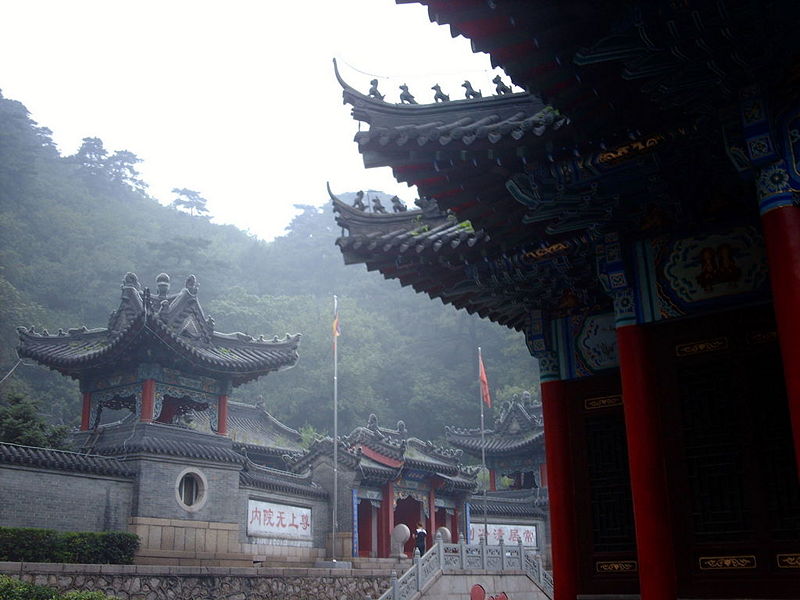File:Buddhist temple in Qianshan - Liaoning - China.JPG